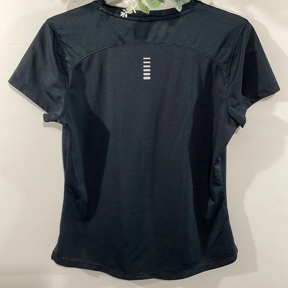 Under Armour Run Fitted Short Sleeve Athletic Top S - Picture 4 of 12